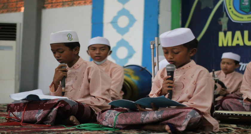 Tingkatkan Cinta dan Teladani Sang Baginda, SD Zaha Gelar Maulid Nabi SAW